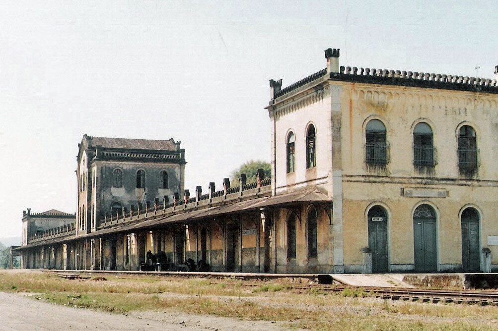 Estação Ferroviária de Cachoeira Paulista, inaugurada em 1875, também é um importante ponto turístico, marcando o ponto de encontro entre dois importantes ramais ferroviários do Brasil.